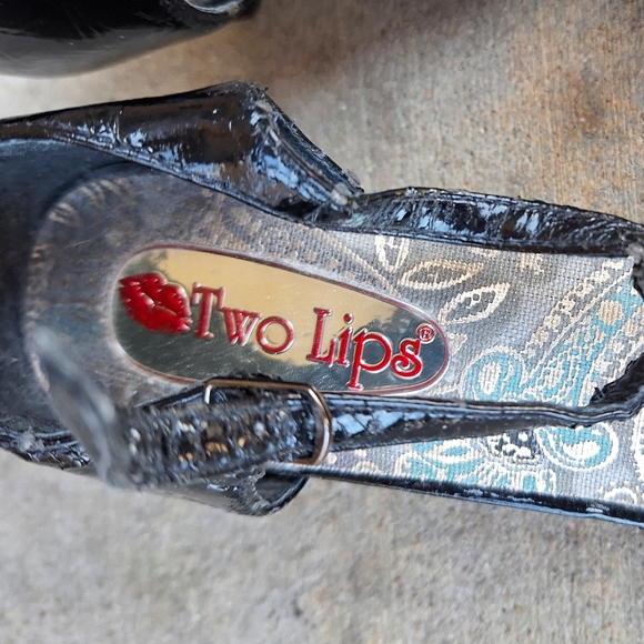 Vintage Never Worn "Two Lips" Patent Leather Ankle Strap Peekaboo Toe Pumps - Picture 6 of 6